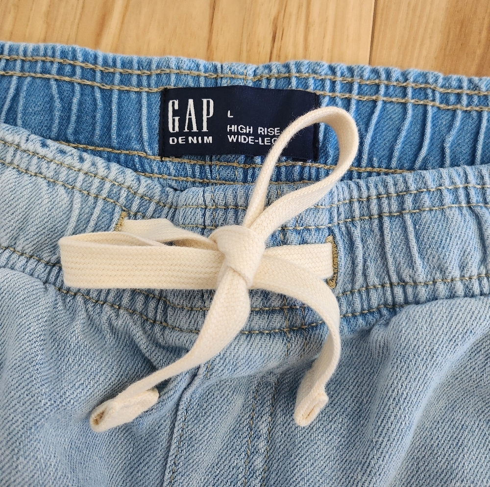 Gap High Rise Wide-Leg Pull-On Jeans - Picture 3 of 6